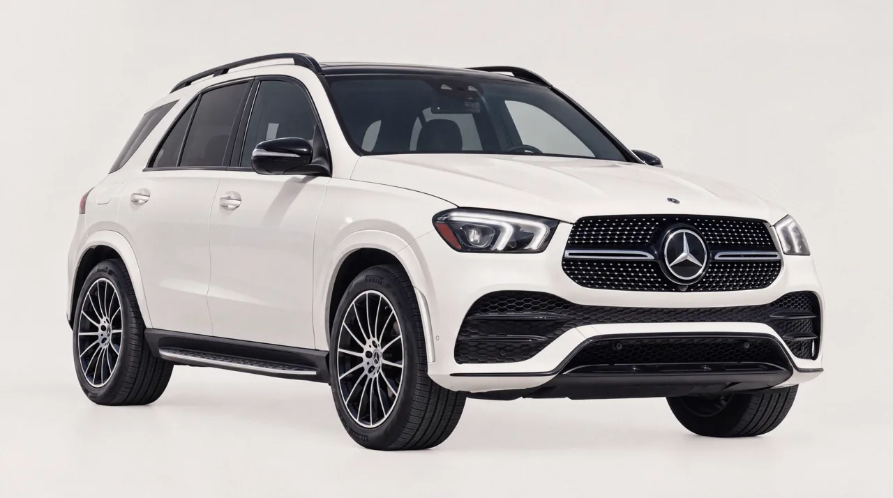 Mercedes-Benz GLE 350 blanco en un estudio de fondo infinito, generado